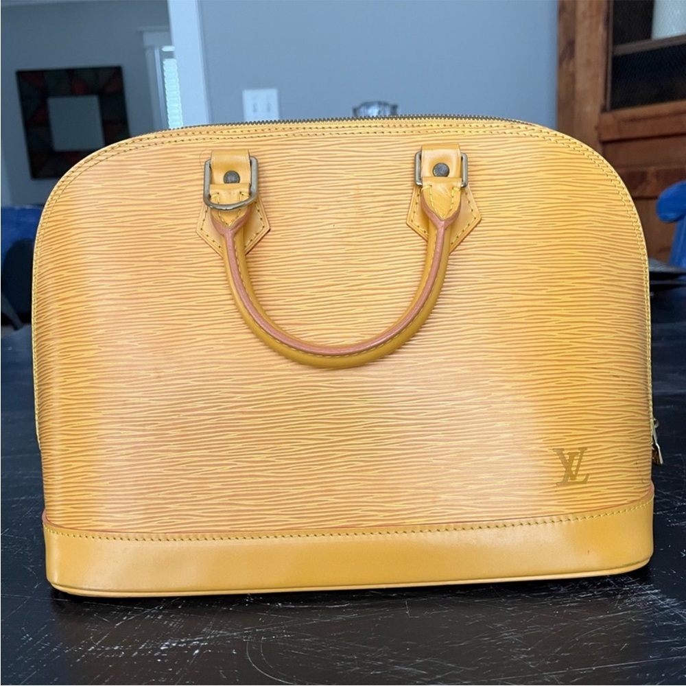 Louis Vuitton EPI Leather Alma PM Bag - Picture 4 of 16